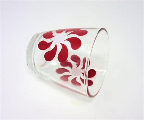 Vintage Hazel Atlas Sour Cream Glass With Red Daisy Pinwheel Etsy