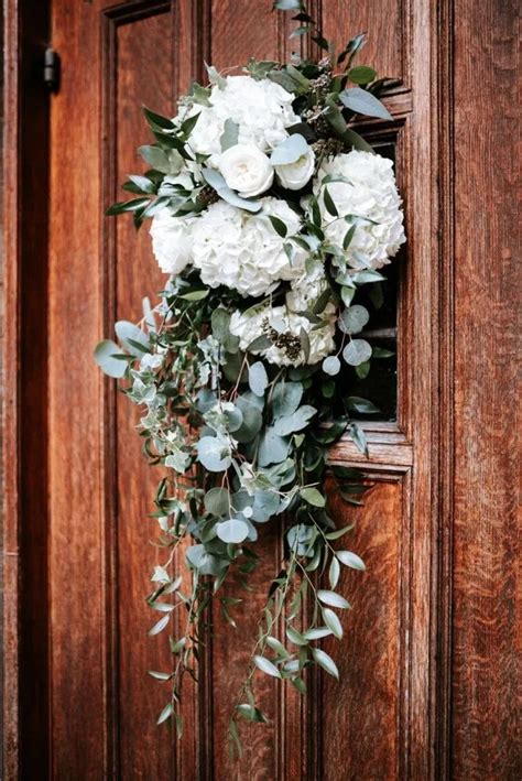 White Wedding Flowers To Inspire You White Wedding Flowers Wedding