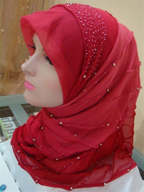 Saya memasukkan elemen kerawang yang bole dijahit. GorgeousQisya: Tudung Bawal Manik 2nd Batch