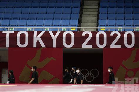 Jun 20, 2021 · 有知情人士表示，日本政府當前正在考慮開放2萬名觀眾入場、參與7月底的奧運會開幕式；也有消息人士稱，「相關大型賽事，基本上都會以1萬人的人數限制為基準，如果沒有意外的話，東京奧運會也可能參照此規範」。 【2020東奧】 今晚七點約定你 東京奧運開幕式特色搶先看 - 澳門力報官網