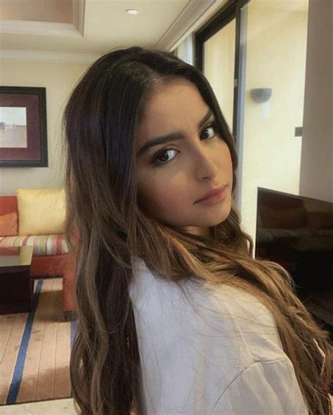 Nabil al kurd, muna's father, told palestine news agency that an israeli police force savagely raided their home, detained his daughter and handed a notice ordering her brother, mohammad, who was. Pin by Ax Nngcc on Hala Alturk | Hair styles, Long hair styles, Hair