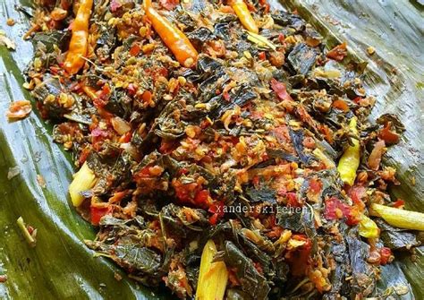 Resep pepes ikan teri merupakan masakan yang dimasak dengan berbungkus daun pisang, dengan tahapan dikukus lalu dibakar sejenak untuk mendapatkan aroma yang lebih wangi. Pepes kembung daun singkong | Resep di 2020 | Resep ...