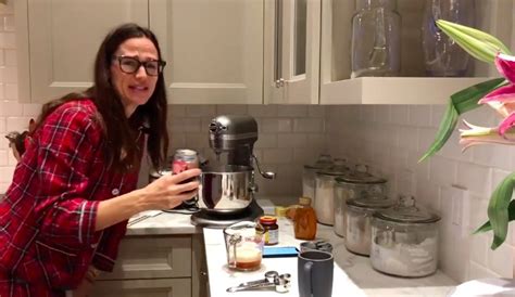 Jennifer Garners Pretend Cooking Show Is A Must Watch Inspiremore