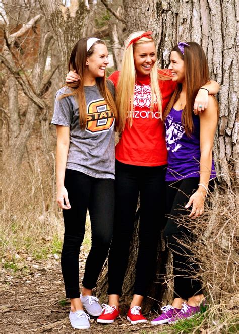 6 Ways To Show Off Your School Pride Her Campus Friend Senior Pictures Best Friend Pictures