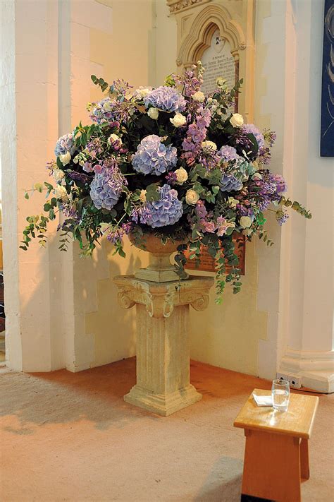 Want a unique wedding reception flowers? Wedding reception ideas; Summer wedding inspiration; Real ...