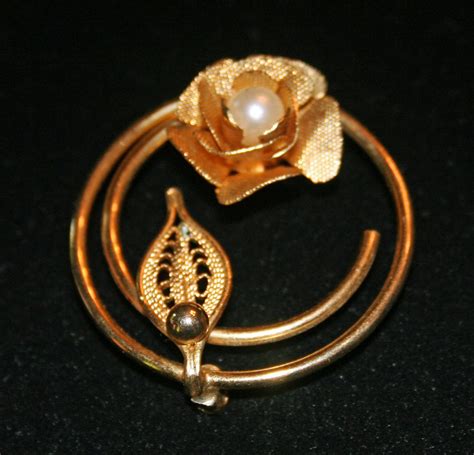 Vintage Rare 1960s Sarah Coventry Rose With Pearl Brooch Golden