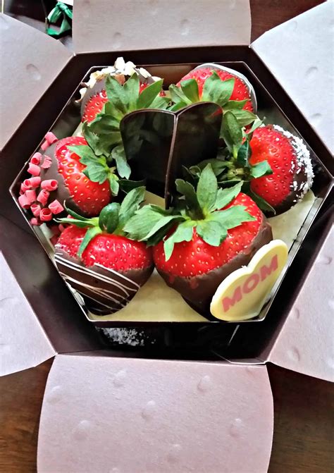 Make Her Day with the Mother's Day Signature Berry Box from Edible ...