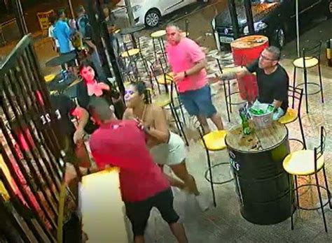 Vídeo Ex Pm Bebe Briga E Atira Contra Pessoas Em Bar No Distrito