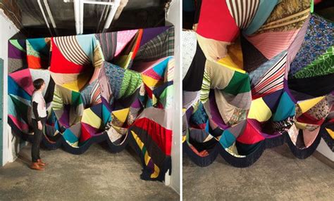 Prismatische Vortex Door Amanda Browder Textiel Installatie Patchwork