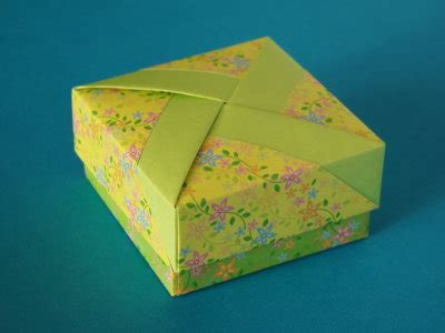 Rosen, lilien, tulpen und co. Quadratschachtel mit Farbstreifen | Schachteln und ...