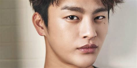 As fans know, seo in guk was the final winner on season 1 of mnet's 'superstar k' in 2009, and he shared how he spent his 100 million. Seo In Guk parle de son départ à l'armée - K-GEN