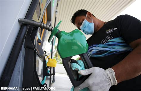 Petronas Station Sanitise Bernama 1 Paul Tan S Automotive News