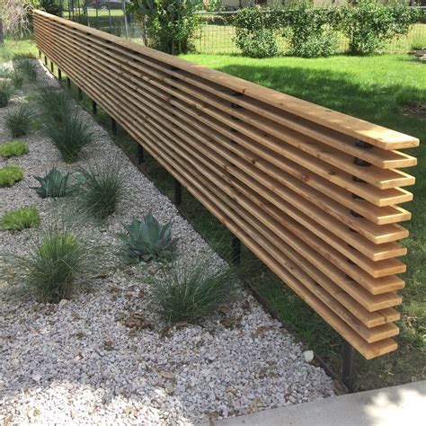 Horizontal Wood Privacy Screen For Front Yard Landscape Modern