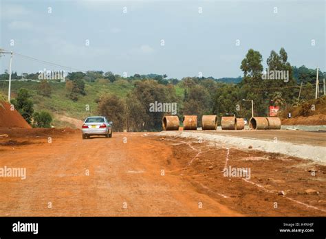 Auto Fährt Durch Den Bau Neuer Westlands Redhill Link Road Nairobi