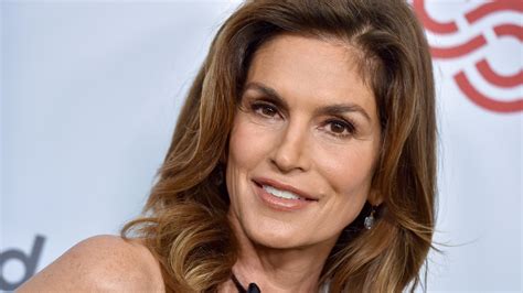 Cindy Crawford Recreated Her Signature 90s Hair And Makeup On A Vogue