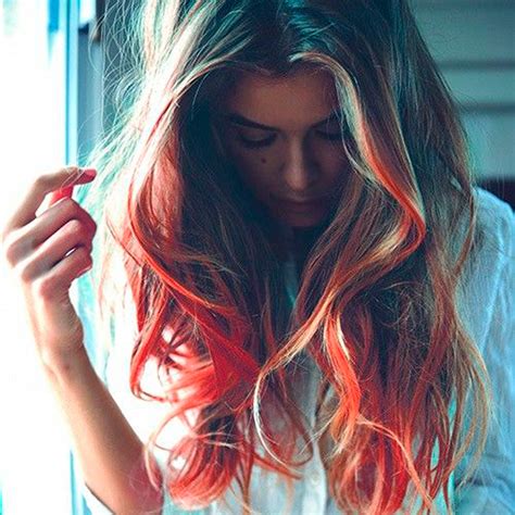 Comment Enlever Reflet Bleu Sur Cheveux Blond - Mèches rouges - Comment les filles stylées portent le rainbow hair - Elle