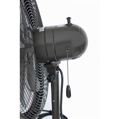 Utilitech 18 In 3 Speed Outdoor Misting Stand Fan In The Portable Fans