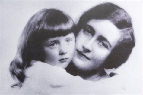 Agatha Christie With Her Daughter Rosalind Agatha Christie Krimi Autor