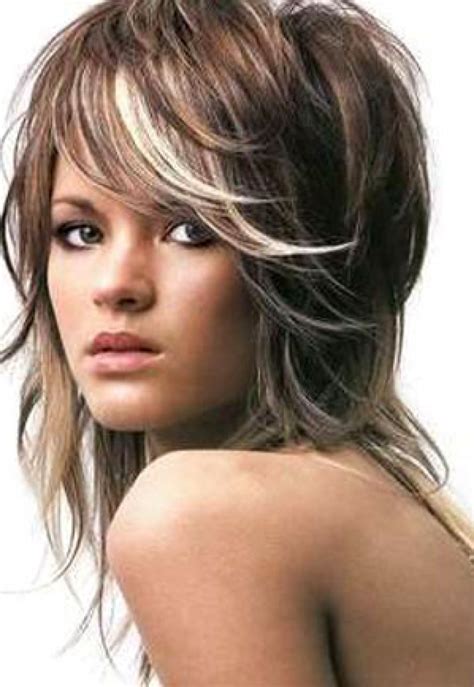 It is a nice choice among haircuts for round face indian women, but it might be better when bangs are added. Short Wavy Haircuts For Round Faces - Hairstyles VIP