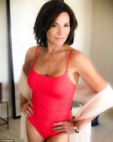 Luann De Lesseps Flaunts Weight Loss In Red Bathing Suit Daily Mail