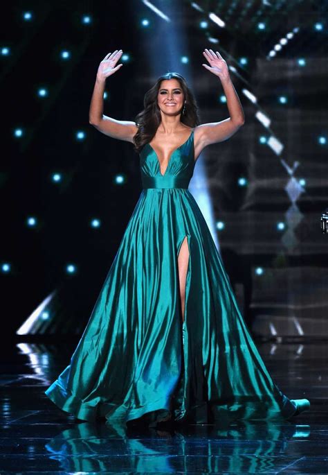 Miss Universe 2014 Paulina Vega Waves During The 2015 Miss Universe Pageant At The Axis At