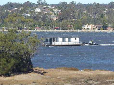 Houseboat Breaks Mooring In Wind Photos Bay Post Moruya Examiner
