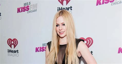 Avril Lavigne Gives Update On Her Battle With Lyme Disease Fame10