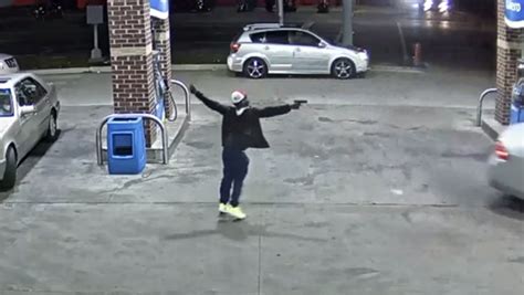 Suspect sought in shooting at west Detroit gas station