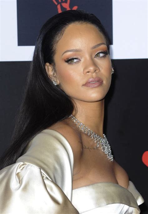 Rihanna S Stunning Long Black Hair At The 2015 Diamond Ball