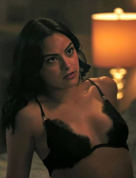 camila mendes faradenza