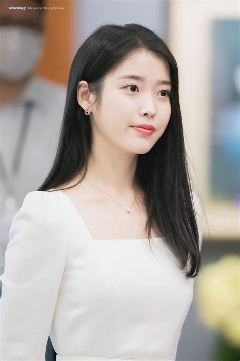 (iu(아이유) 공식 팬카페) 26 (디시인사이드 아이유 갤러리) (지으니어스(jieun in us)) 대표적인 팬 본명은 이지은이며, 예명 아이유(iu)는46 음악으로 너와 내가 하나가 된다라는 뜻을 가지고 있다. 국세청 홍보대사 위촉식 아이유 - KPOP IDOL.NET
