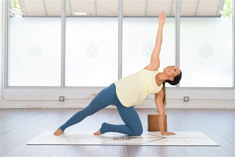 Morning Yoga for Beginners - Practice Courses on Omstars
