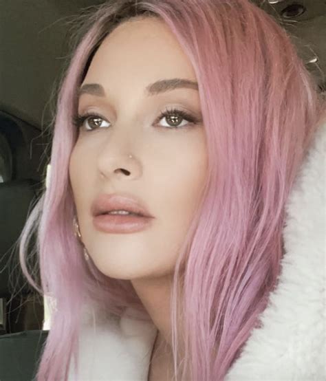 Internet Meet Kacey Musgraves With Pastel Pink Hair