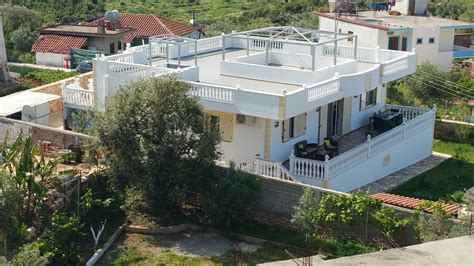 6 im dg rechts, 77 m² wfl bestehend aus diele, 2 schlafzimmern, bad/wc, küche und wohnzimmer, sowie kellerraum (11,5 m² nfl.), bj. Villa Kaufen Albanien