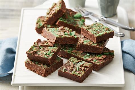 5 Ingredient Peppermint Crisp Chocolate Slice Recipe New Idea Magazine