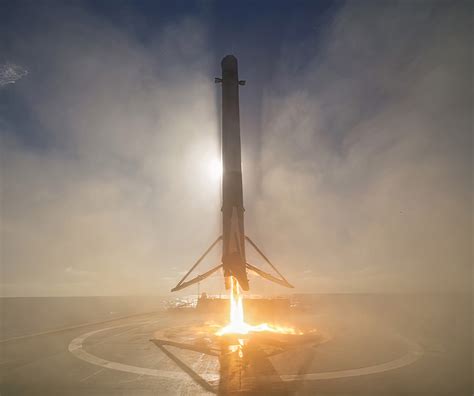 Failed Spacex Falcon 9 Rocket Landing Saves A Few Birds Techeblog
