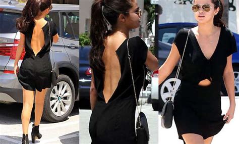 Oop Selena Gomez Suffers Wardrobe Malfunction Hollywood News India Tv