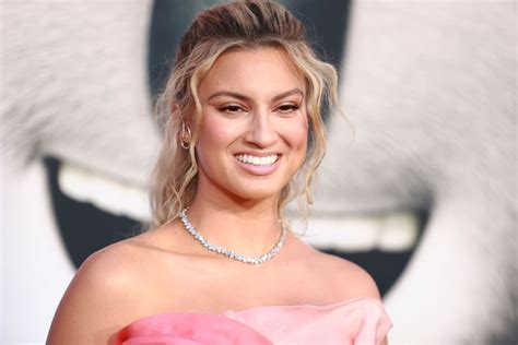 Tori Kelly Age Height Weight