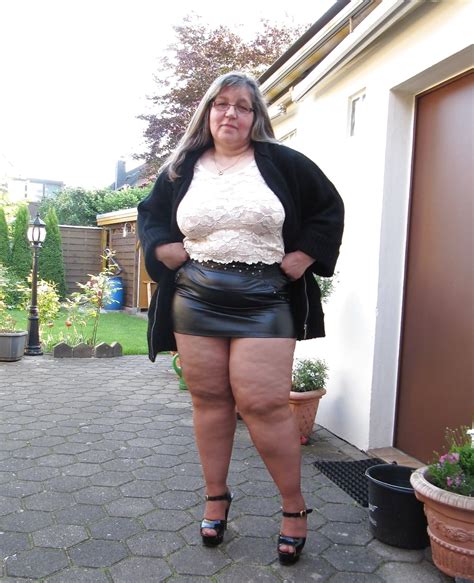 Martina Kuss Mini Skirt Sexiz Pix