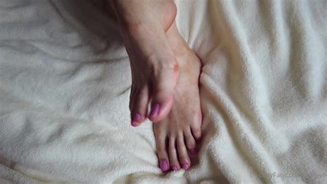 Evifeet Pink Toenails Footjob With Cum On Soles And Long Toes