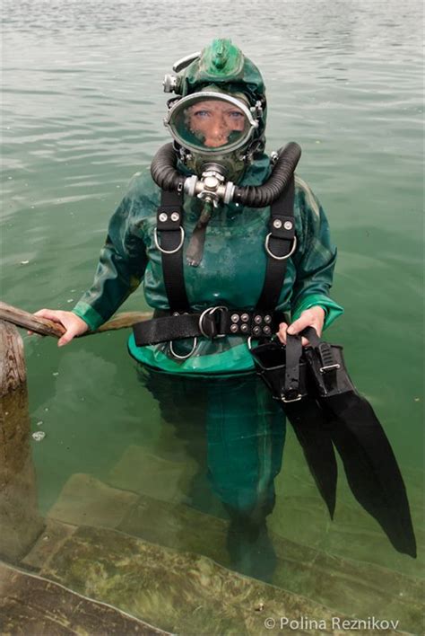 Pin By Ray Zhang On Vintage Drysuit Scuba Woman Scuba Girl Wetsuit