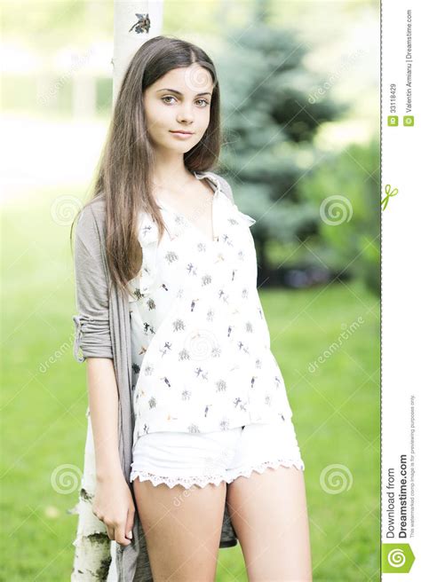 Schönes Jugendlich Mädchen Im Freien Stockbild Bild Von Nett