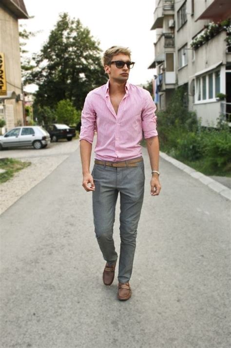 For a grey pant outfit, it is a fairly simple task depending on the shirt you are wearing. Pink shirts, gray pants, and brown accessories make for a ...