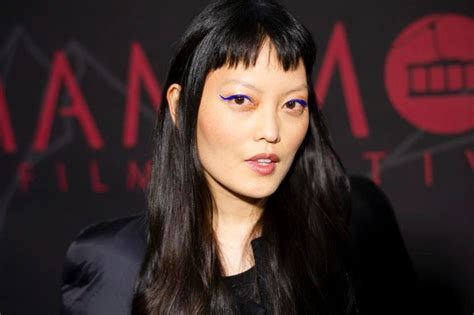 Hana Mae Lee Is An American Actress Model Comedian And Fashion