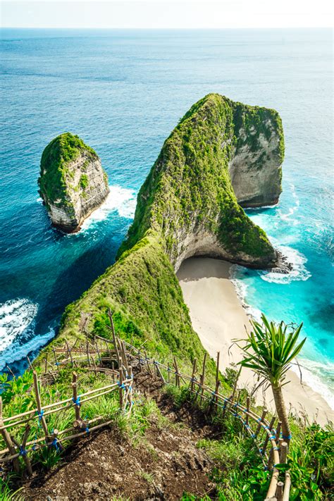Just like a pinkie promise, the land does also appear to take the form of a kelingking or pinkie. KELINGKING SECRET POINT BEACH ON NUSA PENIDA - Journey Era