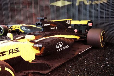Latelier Renault Expose Une Formule 1 Rs17 En Briques Lego Le Blog