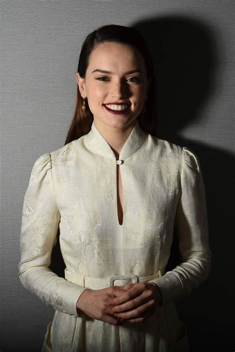 lovely daisy daisy ridley hot daisy ridley star wars hollywood actresses actors and actresses
