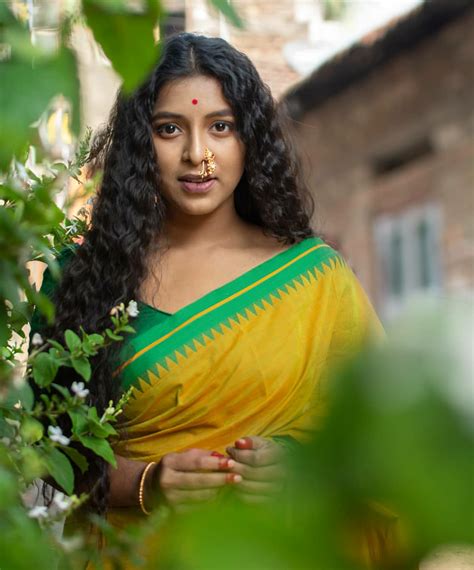 Instagram Saree Model Rosi Das Photos