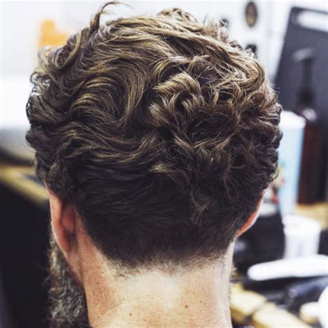 There are also longer cuts for curly hair with clean cut edges. 39 Best Curly Hairstyles & Haircuts For Men (2021 Styles)