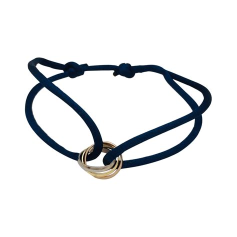 4,2 mm, circonférence intérieure : Bracelet Cartier, "Trinity", trois ors sur cordon.